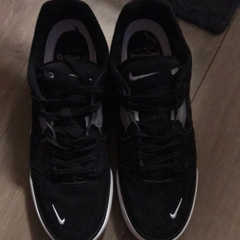 NIKE SHOD